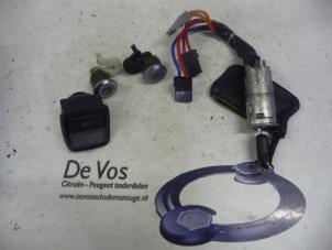 Used Set of cylinder locks (complete) Peugeot 306 (7B) 1.4 SL,SR Kat. Price € 55,00 Margin scheme offered by De Vos Autodemontagebedrijf