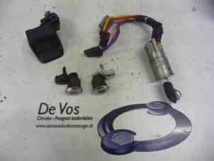 Usados Cilindro de juego de cerraduras (completo) Peugeot 306 (7A/C/S) 2.0 XSi,ST Precio € 55,00 Norma de margen ofrecido por De Vos Autodemontagebedrijf