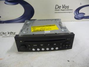 Gebrauchte Radio CD Spieler Peugeot Expert Preis € 50,00 Margenregelung angeboten von De Vos Onderdelen