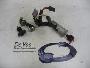 Usagé Kit serrure cylindre (complet) Citroen Saxo Prix € 70,00 Règlement à la marge proposé par De Vos Autodemontagebedrijf