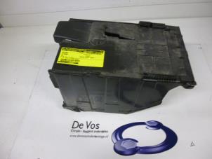 Used Battery box Citroen C4 Berline (LC) 1.6 HDi 16V 110 Price € 15,00 Margin scheme offered by De Vos Autodemontagebedrijf