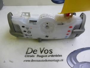 Używane Panel sterowania nagrzewnicy Peugeot 107 1.0 12V Cena € 45,00 Procedura marży oferowane przez De Vos Autodemontagebedrijf