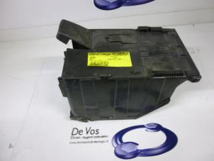 Używane Pojemnik na akumulator Peugeot 308 Cena € 15,00 Procedura marży oferowane przez De Vos Autodemontagebedrijf