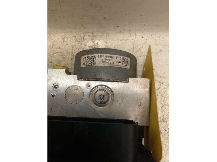 ABS Pumpe van een Citroen DS3 2012