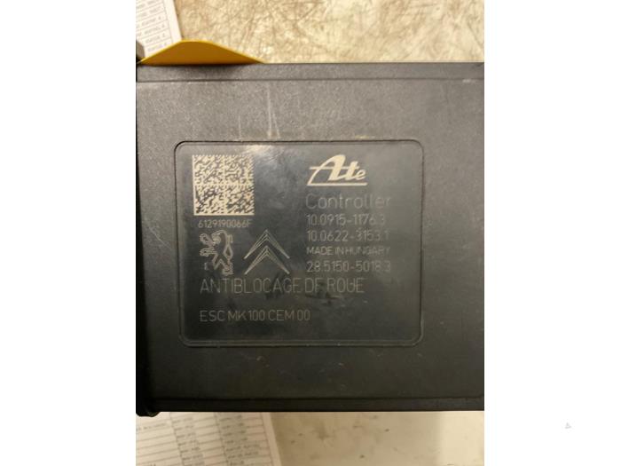 ABS Pumpe van een Citroen DS3 2012