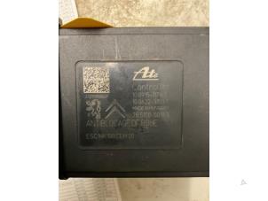 ABS Pumpe van een Citroen DS3 2012