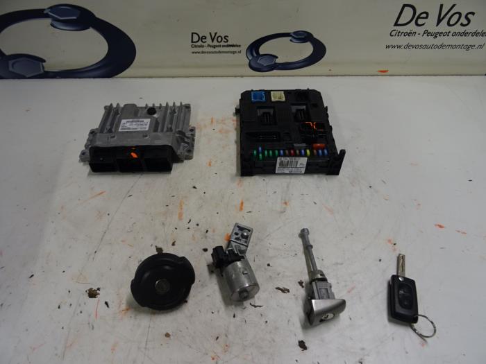 Used Engine management computer Peugeot 3008 Price € 350,00 Margin scheme offered by De Vos Onderdelen