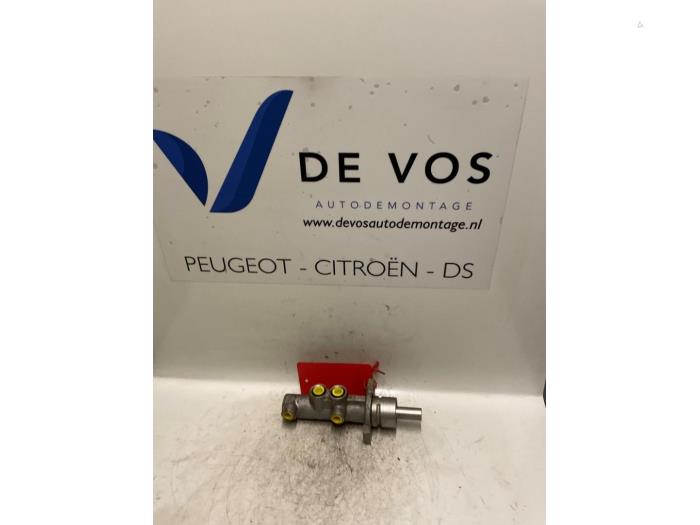 Used Master cylinder Citroen Picasso Price € 45,00 Margin scheme offered by De Vos Onderdelen