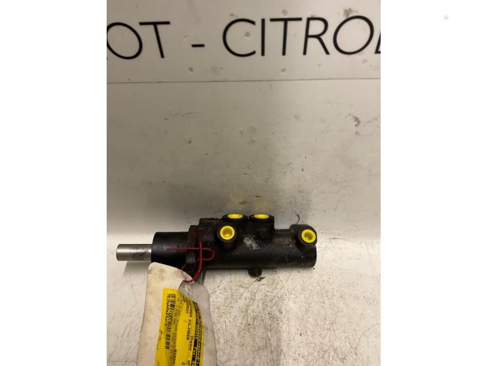 Used Master cylinder Peugeot 605 (6B) 2.1 TD 12V Price € 45,00 Margin scheme offered by De Vos Onderdelen