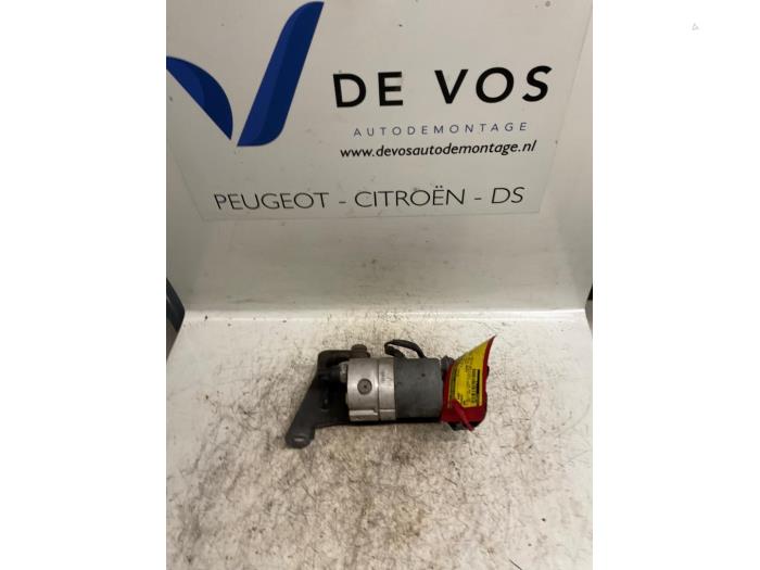 Używane Pompa ESP Peugeot 406 Break (8E/F) 3.0 V6 24V Cena € 160,00 Procedura marży oferowane przez De Vos Onderdelen