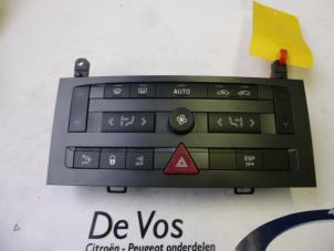 Używane Panel sterowania nagrzewnicy Peugeot 407 (6C/J) 2.2 16V Cena € 70,00 Procedura marży oferowane przez De Vos Autodemontagebedrijf
