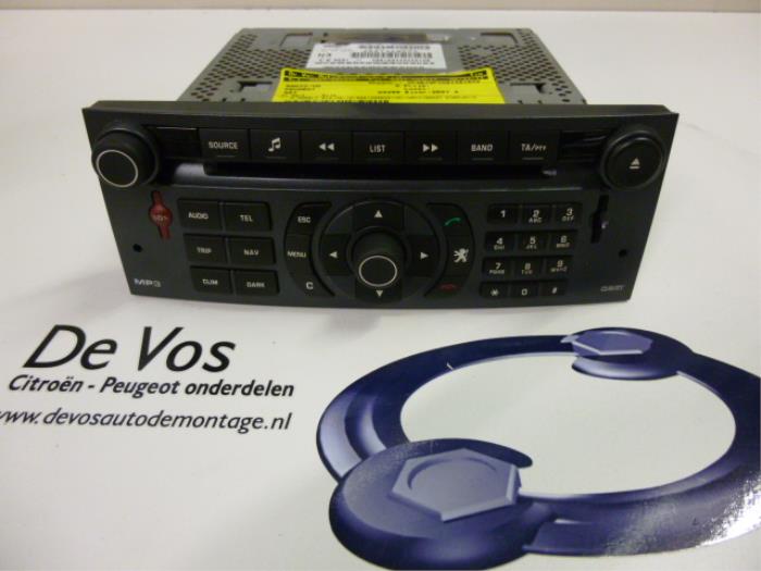 Radio CD player from a Peugeot 407 (6C/J) 2.2 16V 2007