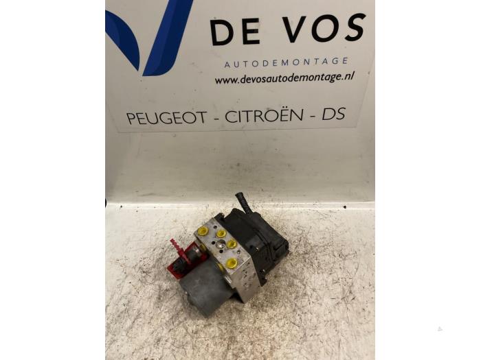 Begagnade ABS-pump Peugeot 807 2.2 HDiF 16V Pris € 90,00 Marginaltabell erbjuds av De Vos Onderdelen