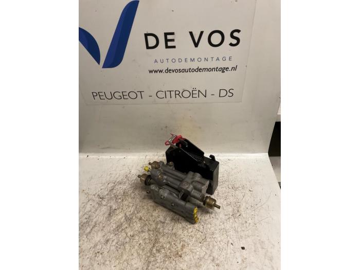 Usagé Pompe ABS Citroen Xantia (X1/2) 2.9i V6 24V Prix € 90,00 Règlement à la marge proposé par De Vos Onderdelen