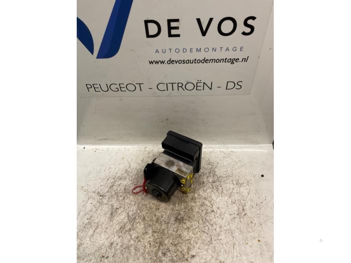 Usagé Pompe ABS Citroen C5 I Berline (DC) 2.2 HDi 16V FAP Prix € 90,00 Règlement à la marge proposé par De Vos Onderdelen