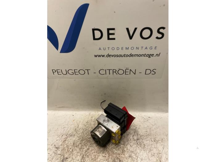 Usagé Pompe ABS Citroen C2 (JM) 1.4 HDI Prix € 90,00 Règlement à la marge proposé par De Vos Onderdelen