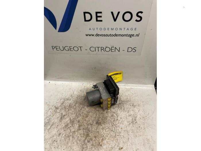 Begagnade ABS-pump Peugeot 407 (6D) 2.0 HDiF 16V Pris € 160,00 Marginaltabell erbjuds av De Vos Onderdelen