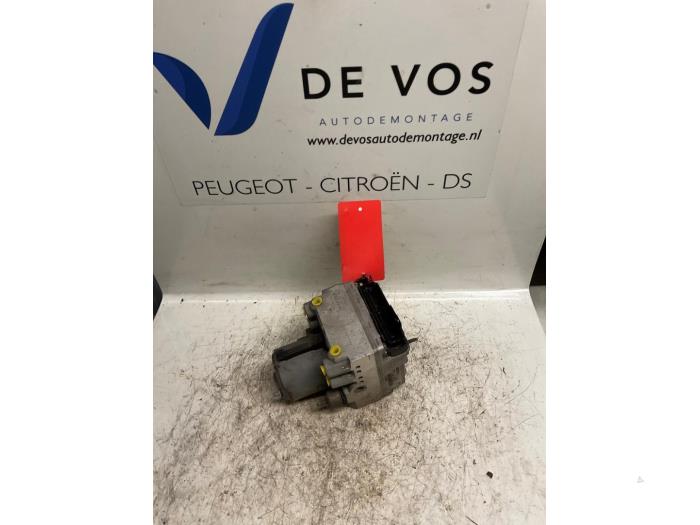 Usagé Pompe ABS Peugeot 406 Coupé (8C) 2.9 V6 24V Prix € 90,00 Règlement à la marge proposé par De Vos Onderdelen