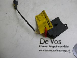 Usados Válvula eléctrica de calefactor Peugeot 406 Precio € 25,00 Norma de margen ofrecido por De Vos Autodemontagebedrijf
