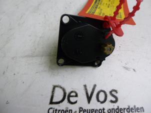 Used Heater valve motor Peugeot 607 (9D/U) 2.2 HDi 16V FAP Price € 25,00 Margin scheme offered by De Vos Autodemontagebedrijf