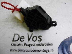 Used Heater valve motor Peugeot 806 2.0 16V Price € 35,00 Margin scheme offered by De Vos Autodemontagebedrijf