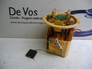 Used Electric fuel pump Peugeot 807 2.2 HDiF 16V Price € 55,00 Margin scheme offered by De Vos Autodemontagebedrijf