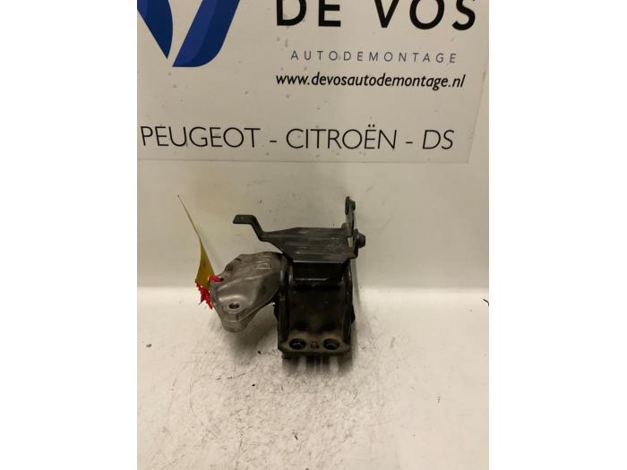 Used Engine mount Peugeot Partner (GC/GF/GG/GJ/GK) 1.6 HDI 90 16V Price € 55,00 Margin scheme offered by De Vos Onderdelen