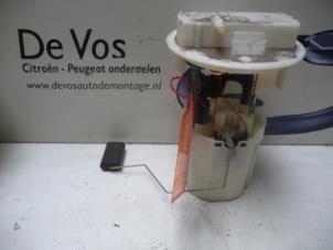 Used Electric fuel pump Peugeot 1007 (KM) 1.4 Price € 55,00 Margin scheme offered by De Vos Autodemontagebedrijf
