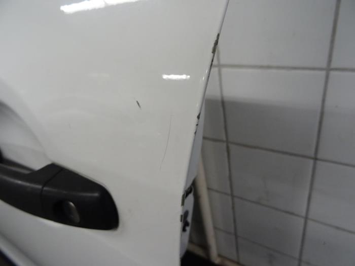 Portière 4portes avant gauche d'un Citroën C3 Picasso (SH) 1.4 16V VTI 95 2011