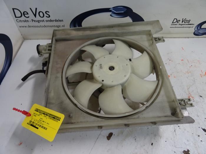 Cooling fan housing from a Citroën C1 1.0 12V 2008
