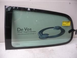 Usados Ventanilla 2 puertas izquierda detrás Peugeot 307 (3A/C/D) 1.4 Precio € 35,00 Norma de margen ofrecido por De Vos Autodemontagebedrijf