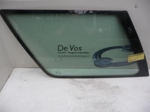 Używane Dodatkowa szyba lewa tylna wersja 4-drzwiowa Peugeot 405 Cena € 35,00 Procedura marży oferowane przez De Vos Autodemontagebedrijf