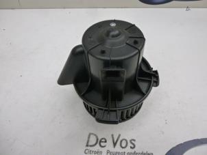 Usados Motor de ventilador de calefactor Peugeot 307 Break (3E) 1.6 HDi 90 16V Precio € 55,00 Norma de margen ofrecido por De Vos Autodemontagebedrijf