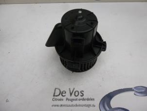 Usados Motor de ventilador de calefactor Peugeot 307 (3A/C/D) 1.6 16V Precio € 55,00 Norma de margen ofrecido por De Vos Autodemontagebedrijf