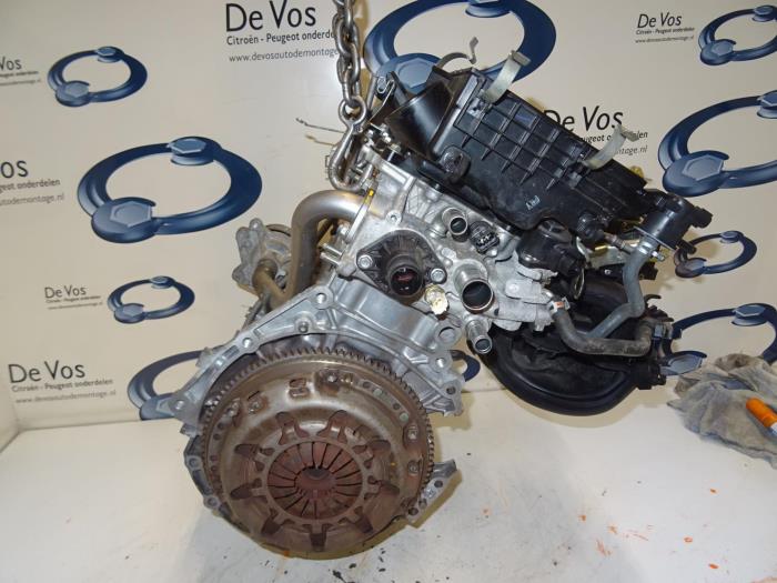 Motor van een Peugeot 108 2015
