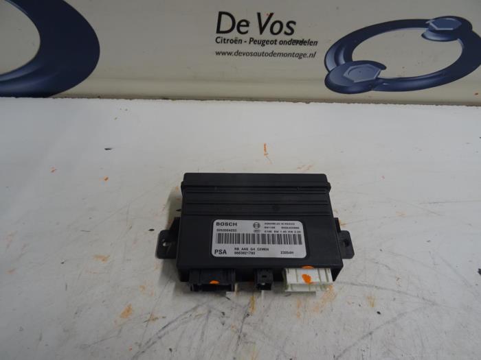 Begagnade PDC-modul Peugeot 308 SW (4E/H) 1.6 VTI 16V Pris € 70,00 Marginaltabell erbjuds av De Vos Onderdelen