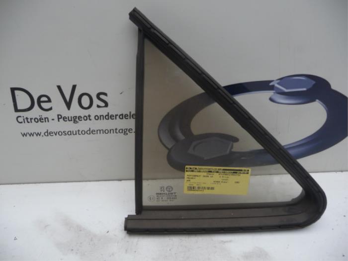 Usados Ventanilla triangular izquierda detrás Peugeot 405 I (15B) 1.9 Precio € 25,00 Norma de margen ofrecido por De Vos Onderdelen