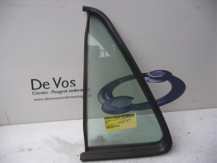 Usados Ventanilla triangular izquierda detrás Peugeot 405 Precio € 25,00 Norma de margen ofrecido por De Vos Onderdelen