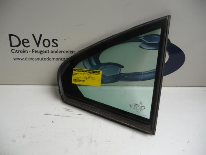Usados Ventanilla triangular derecha detrás Peugeot 607 (9D/U) 2.2 16V Precio € 35,00 Norma de margen ofrecido por De Vos Onderdelen