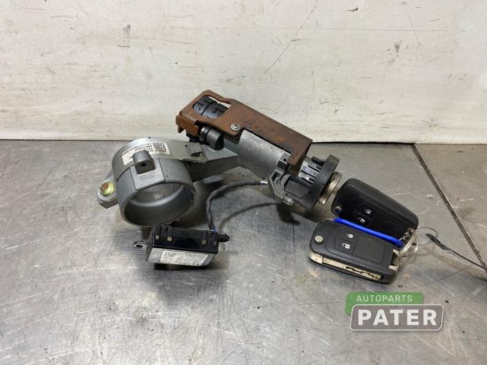 Używane Stacyjka + Kluczyk Opel Karl 1.0 12V Cena € 42,00 Procedura marży oferowane przez Autoparts Pater