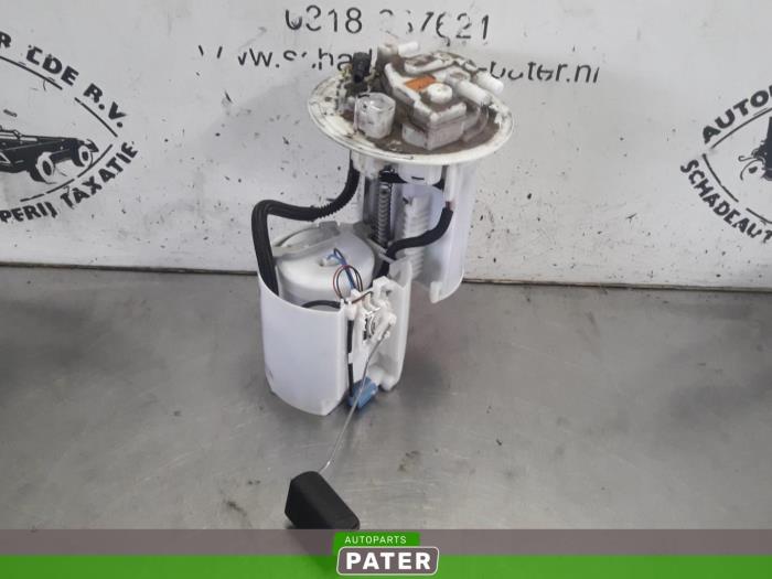 Begagnade Bensinpump Lexus CT 200h 1.8 16V Pris € 36,75 Marginaltabell erbjuds av Autoparts Pater