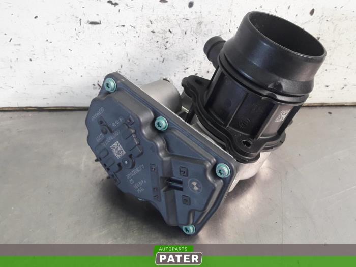Throttle body from a BMW 2 serie Active Tourer (F45) 225xe iPerformance 1.5 TwinPower Turbo 12V 2016