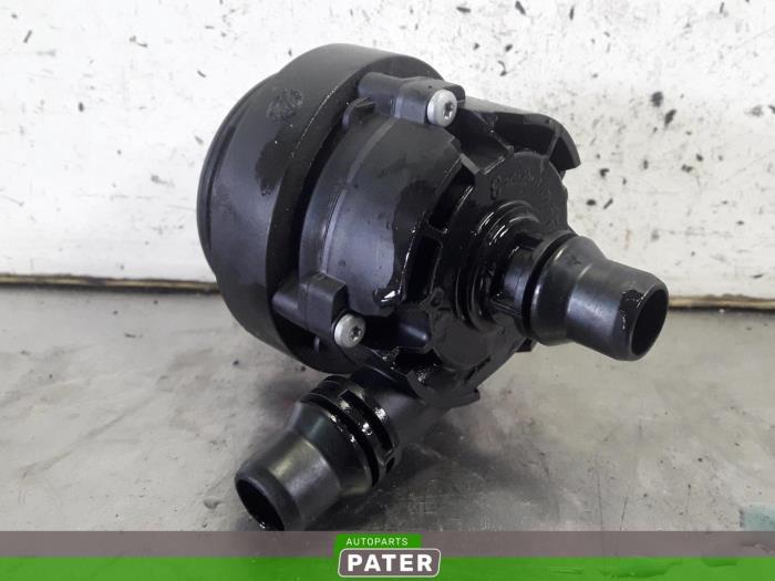 Additional water pump from a BMW 2 serie Active Tourer (F45) 225xe iPerformance 1.5 TwinPower Turbo 12V 2016