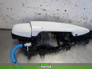 Used Rear door handle 4-door, right BMW 2 serie Active Tourer (F45) 225xe iPerformance 1.5 TwinPower Turbo 12V Price € 78,75 Margin scheme offered by Autoparts Pater