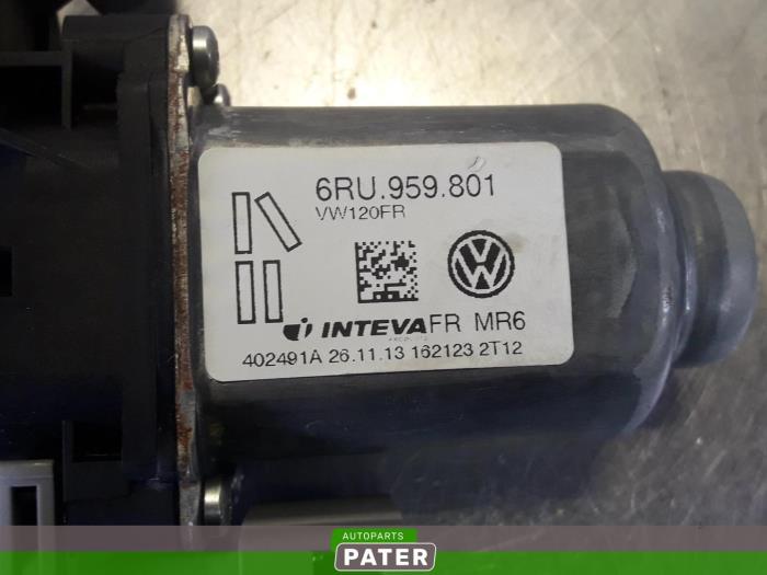 Silnik szyby drzwiowej z Volkswagen Up! (121) 1.0 12V 60 2013