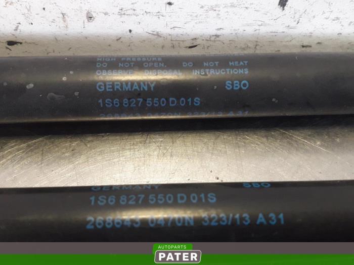 Set of tailgate gas struts from a Volkswagen Up! (121) 1.0 12V 60 2013