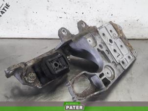 Used Gearbox mount Nissan Qashqai (J10) 1.6 16V Price € 52,50 Margin scheme offered by Autoparts Pater