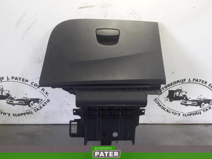 Begagnade Handskfack Seat Ibiza IV (6J5) 1.0 EcoTSI 12V Pris € 21,00 Marginaltabell erbjuds av Autoparts Pater