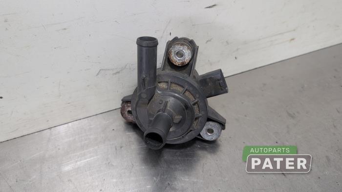 Begagnade Extra vattenpump Toyota Auris Touring Sports (E18) 1.8 16V Hybrid Pris € 21,00 Marginaltabell erbjuds av Autoparts Pater