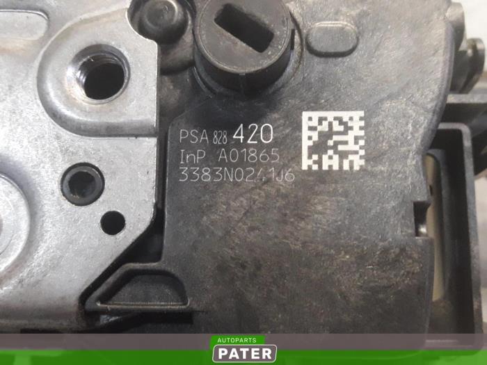 Sliding door lock mechanism, left from a Peugeot Partner (GC/GF/GG/GJ/GK) 1.6 HDI 90 2014